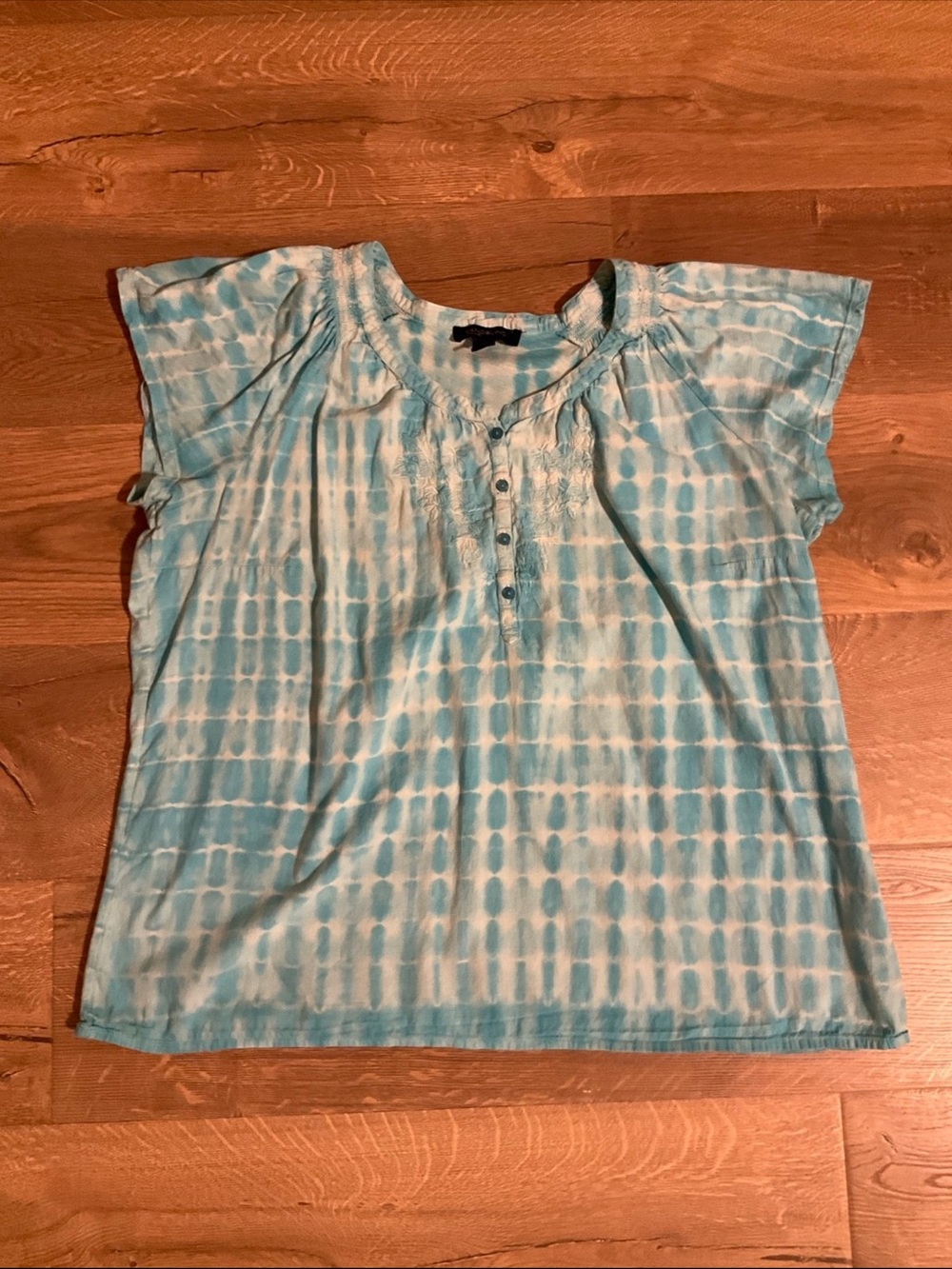 Bandolino Jeans turquoise tie dye top w/ 3/4 buttons, XXL
